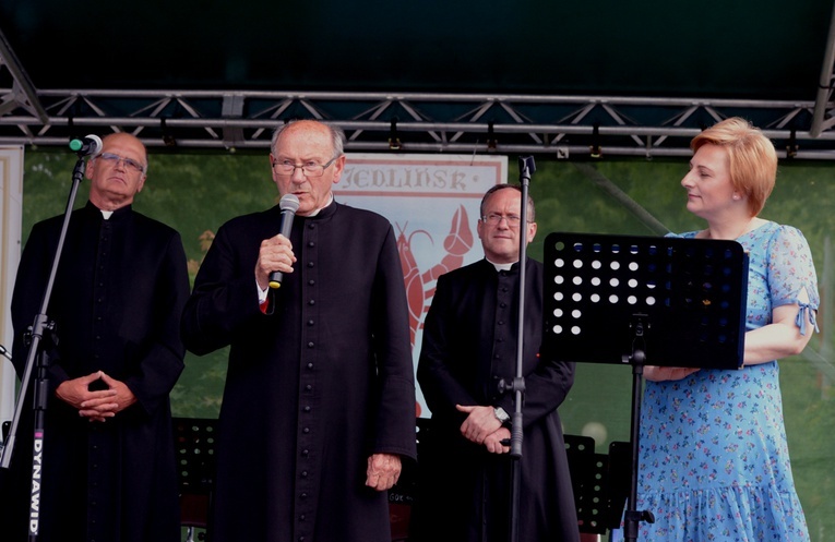 W Jedlińsku, rodzinnej parafii bp. Piotra Gołębiowskiego, obyły się uroczystości 120 rocznicy jego urodzin.