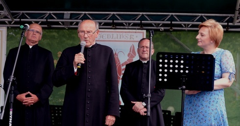 W Jedlińsku, rodzinnej parafii bp. Piotra Gołębiowskiego, obyły się uroczystości 120 rocznicy jego urodzin.