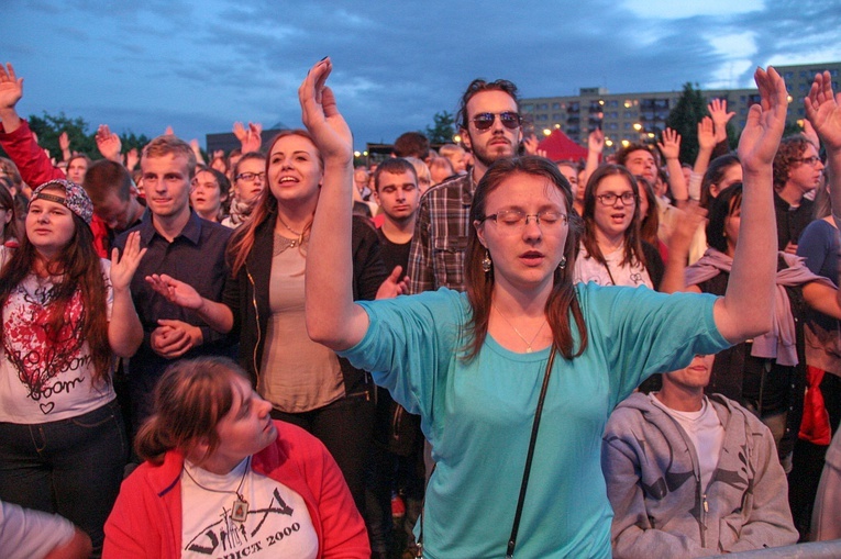 Koncert uwielbienia na przystani nad Odrą w Koźlu