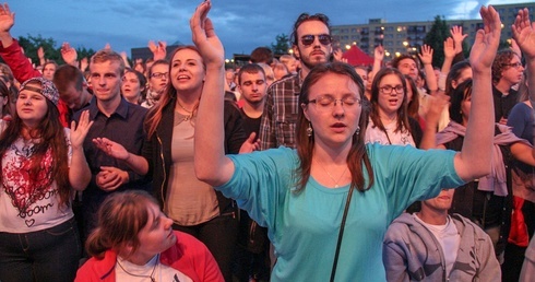 Koncert uwielbienia na przystani nad Odrą w Koźlu