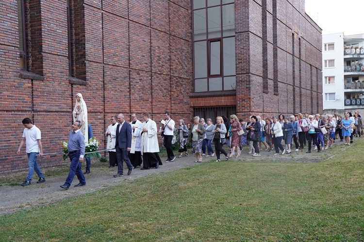 Nabożeństwo fatimskie w parafii pw. św. Stanisława Kostki we Wrocławiu