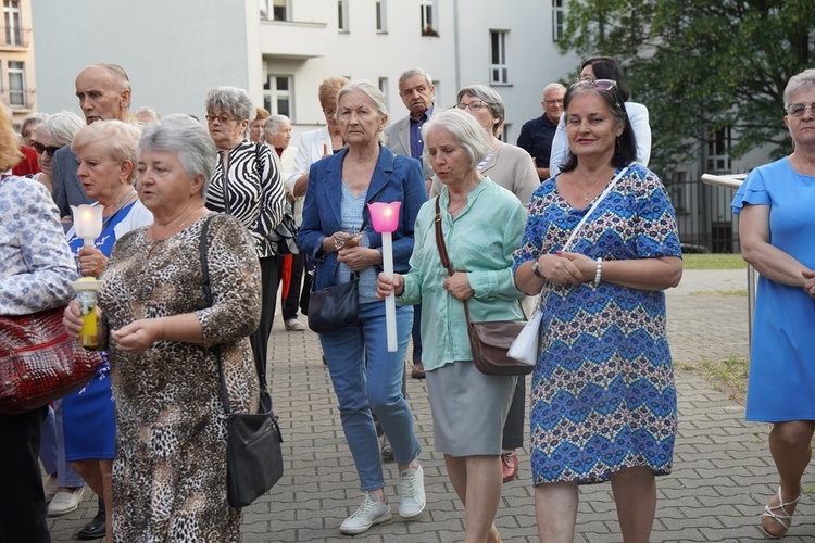 Nabożeństwo fatimskie w parafii pw. św. Stanisława Kostki we Wrocławiu