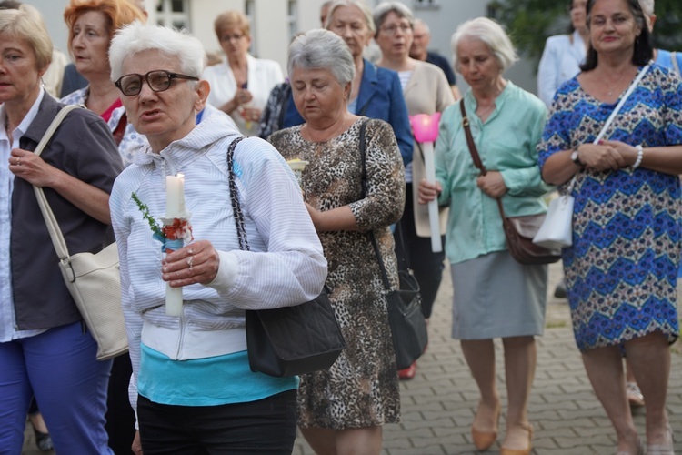 Nabożeństwo fatimskie w parafii pw. św. Stanisława Kostki we Wrocławiu