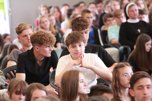 Zabawa. Pielgrzymka bierzmowanych