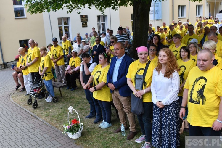 Pielgrzymka chorych, niepełnosprawnych i służby zdrowia do Rokitna