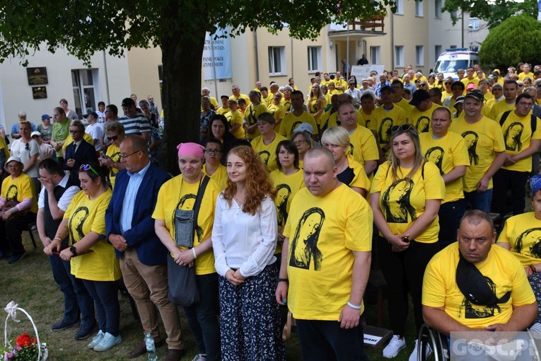 Pielgrzymka chorych, niepełnosprawnych i służby zdrowia do Rokitna