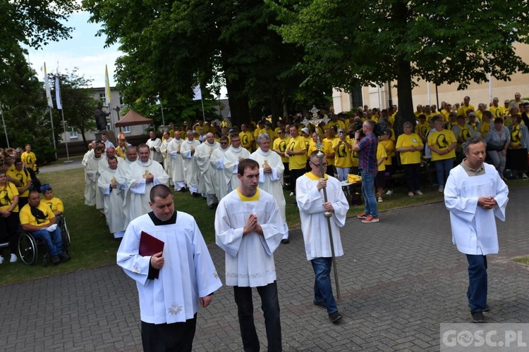 Pielgrzymka chorych, niepełnosprawnych i służby zdrowia do Rokitna