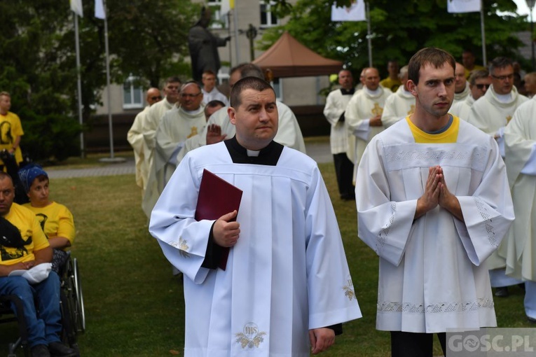 Pielgrzymka chorych, niepełnosprawnych i służby zdrowia do Rokitna