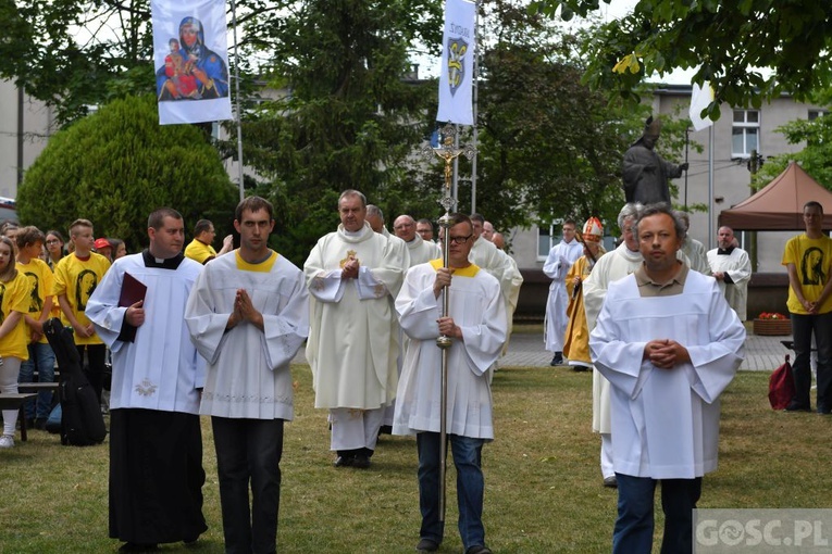 Pielgrzymka chorych, niepełnosprawnych i służby zdrowia do Rokitna