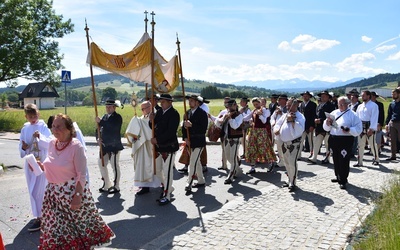 Podhale. Procesje Bożego Ciała z widokiem na Tatry 