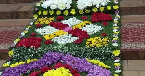 Dywany kawiatowe w kościołach