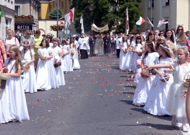 Procesja Bożego Ciała w centrum Radomia