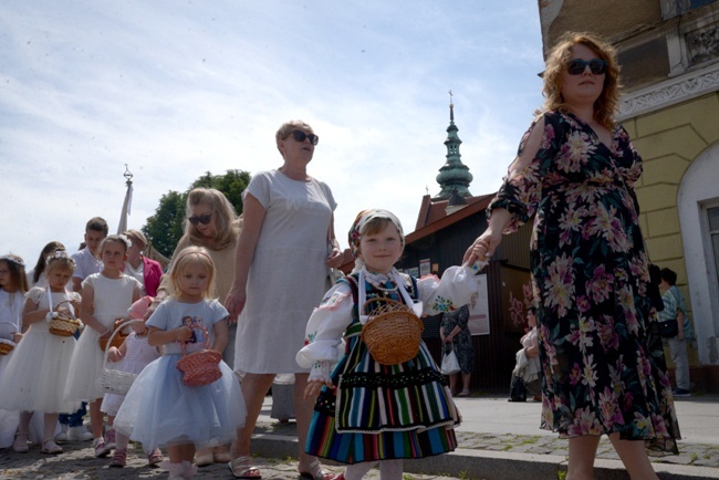 Procesja Bożego Ciała w centrum Radomia