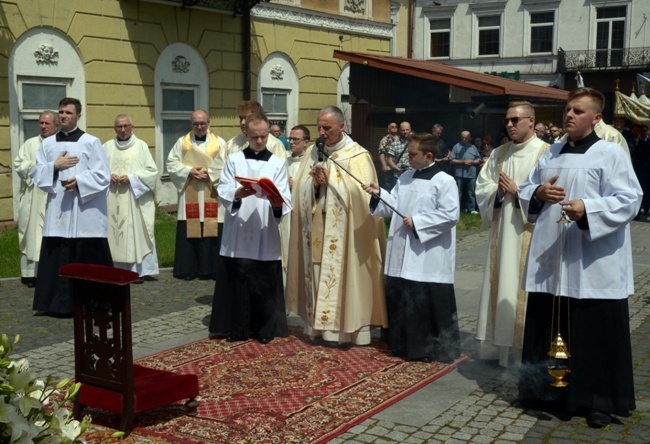 Procesja Bożego Ciała w centrum Radomia