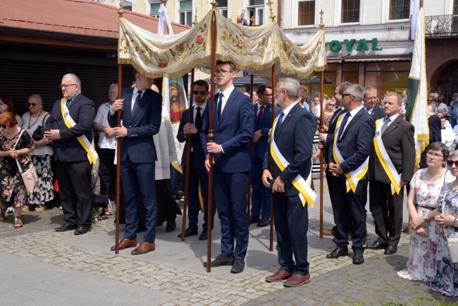 Procesja Bożego Ciała w centrum Radomia