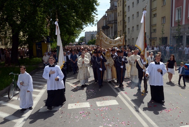 Procesja Bożego Ciała w centrum Radomia