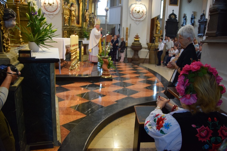 Boże Ciało w Łowiczu. Eucharystia.