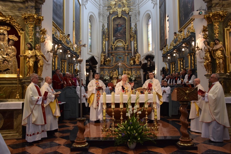Boże Ciało w Łowiczu. Eucharystia.