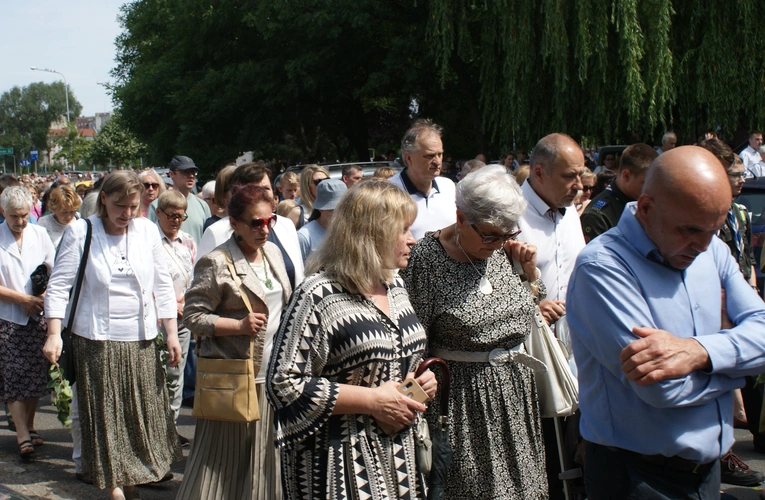 Procesja z parafii pw. św. Antoniego do parafii pw. Odkupiciela Świata