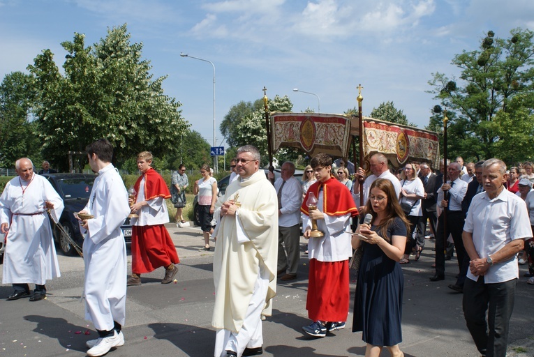 Procesja z parafii pw. św. Antoniego do parafii pw. Odkupiciela Świata