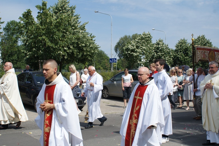 Procesja z parafii pw. św. Antoniego do parafii pw. Odkupiciela Świata