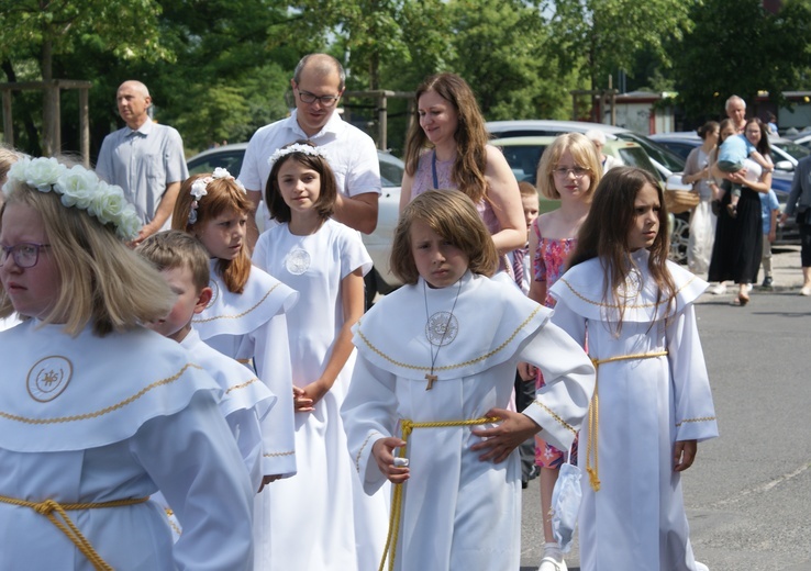 Procesja z parafii pw. św. Antoniego do parafii pw. Odkupiciela Świata