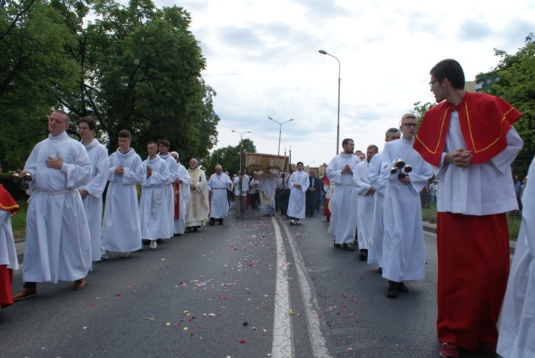 Procesja z parafii pw. św. Antoniego do parafii pw. Odkupiciela Świata