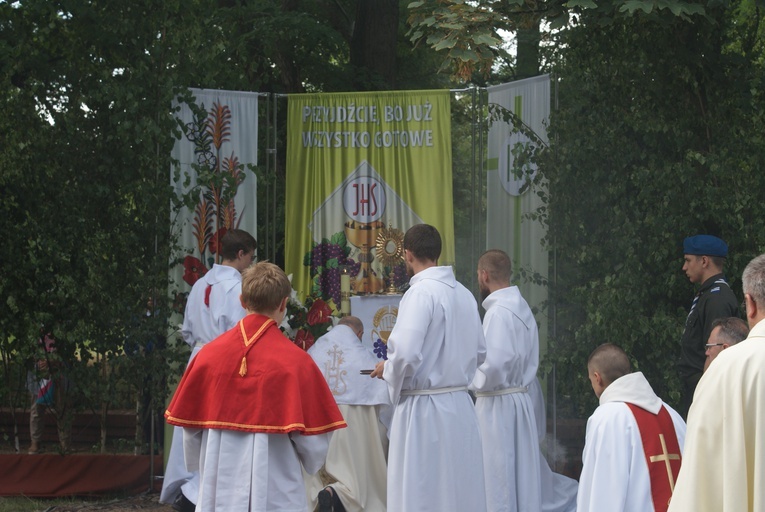 Procesja z parafii pw. św. Antoniego do parafii pw. Odkupiciela Świata