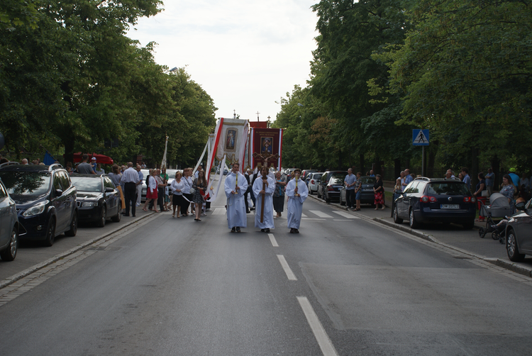 Procesja z parafii pw. św. Antoniego do parafii pw. Odkupiciela Świata