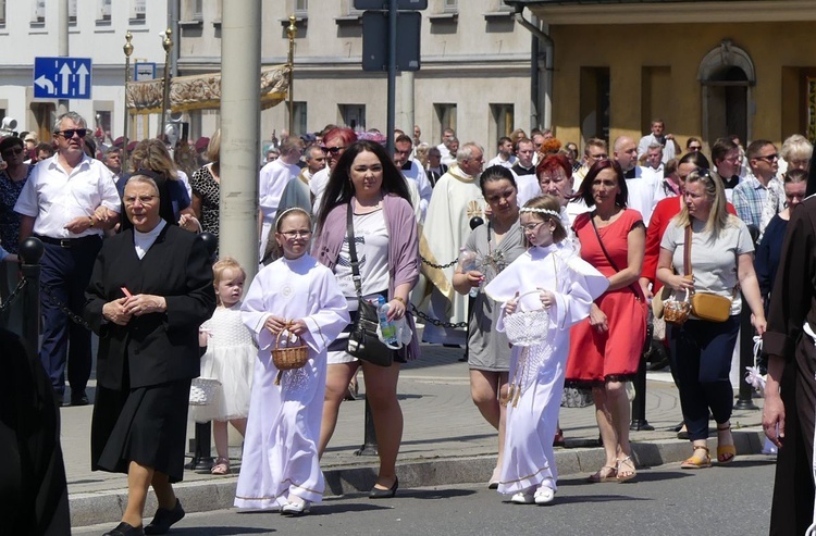 Procesja Bożego Ciała z katedry św. Mikołaja w Bielsku do Białej - 2022