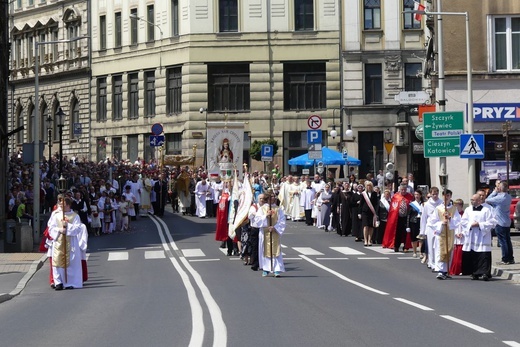 Procesja Bożego Ciała z katedry św. Mikołaja w Bielsku do Białej - 2022