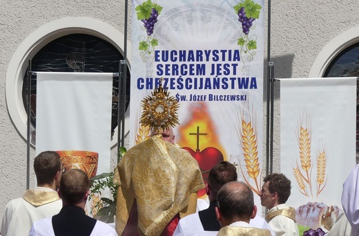 Procesja Bożego Ciała z katedry św. Mikołaja w Bielsku do Białej - 2022