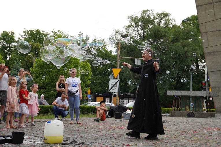 Z Teobańkologią w Boże Ciało u św. Bonifacego