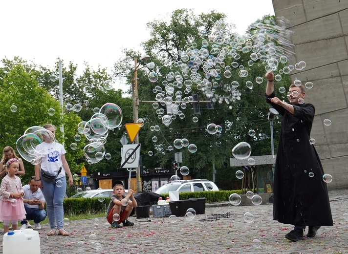 Z Teobańkologią w Boże Ciało u św. Bonifacego