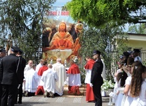 Po Mszy św. odbyła się procesja do czterech ołtarzy. 