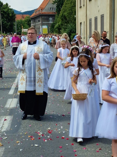 Boże Ciało w parafii Wniebowzięcia NMP w Bielawie