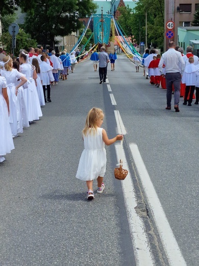 Boże Ciało w parafii Wniebowzięcia NMP w Bielawie