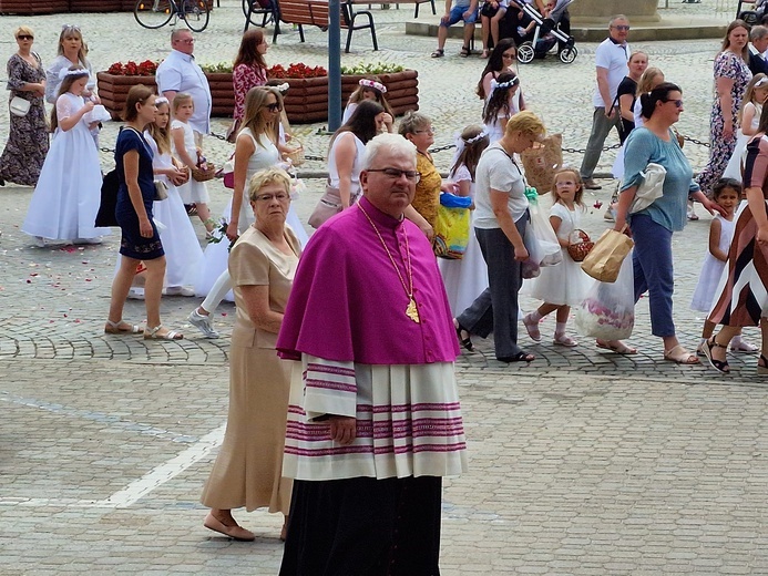 Boże Ciało w parafii Wniebowzięcia NMP w Bielawie