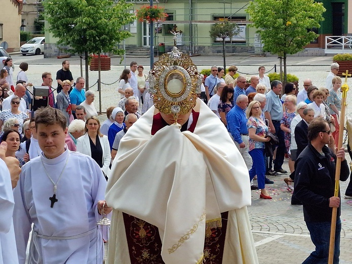 Boże Ciało w parafii Wniebowzięcia NMP w Bielawie