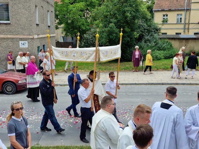 Boże Ciało w parafii Wniebowzięcia NMP w Bielawie