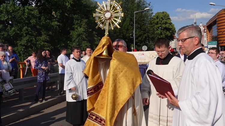 Nysa może dzielić, ale Bóg-łączy