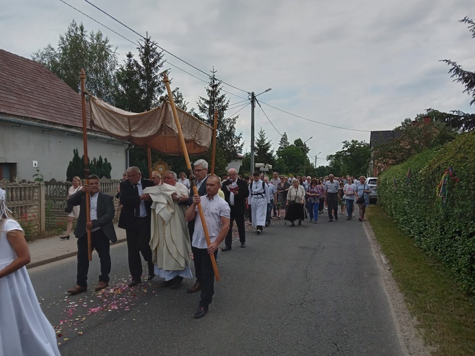 Boże Ciało u MB Częstochowskiej w Świebodzicach