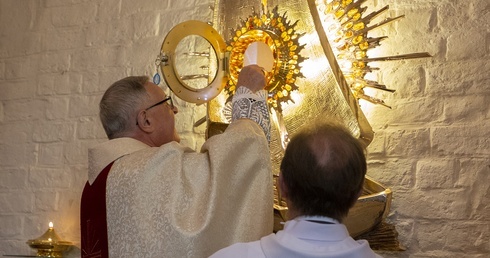 Jezus w bursztynowej łodzi