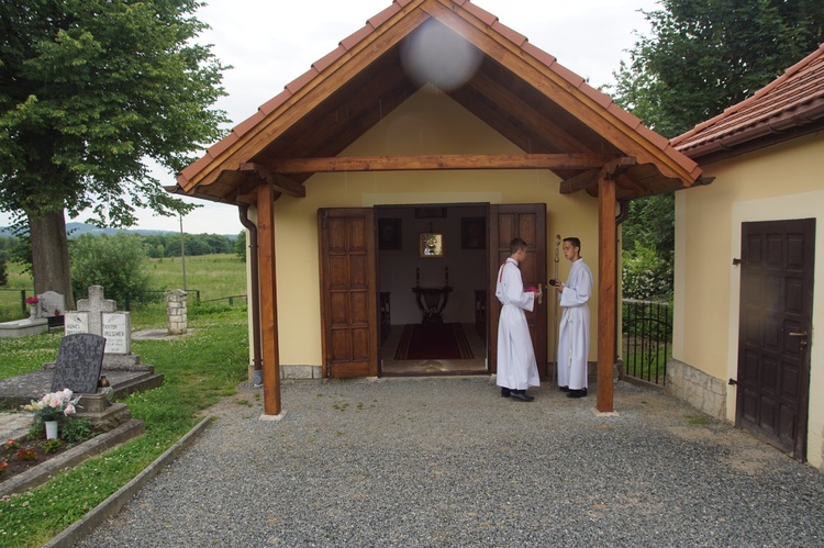 Procesja eucharystyczna w Kudowie-Zdroju z bp. Adamem Bałabuchem