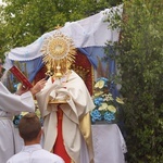 Procesja eucharystyczna w Kudowie-Zdroju z bp. Adamem Bałabuchem