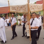 Procesja eucharystyczna w Kudowie-Zdroju z bp. Adamem Bałabuchem