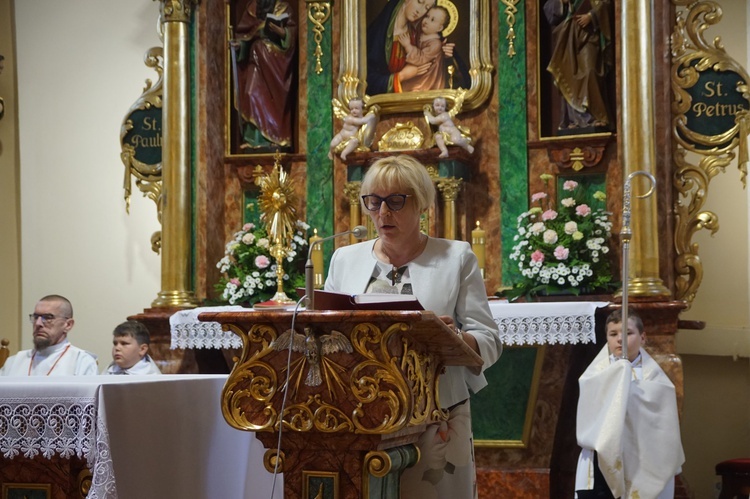 Procesja eucharystyczna w Kudowie-Zdroju z bp. Adamem Bałabuchem