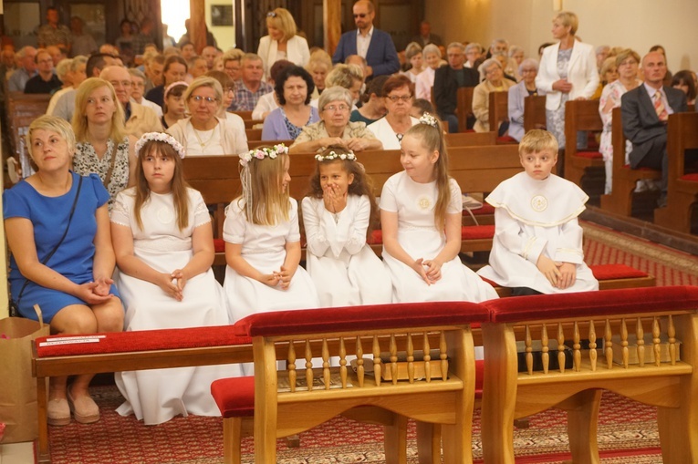 Procesja eucharystyczna w Kudowie-Zdroju z bp. Adamem Bałabuchem