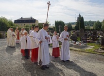 Procesja eucharystyczna w Kudowie-Zdroju z bp. Adamem Bałabuchem