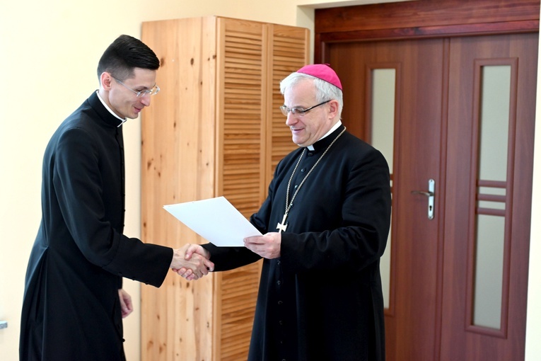 Wręczenie dekretów wikariuszom